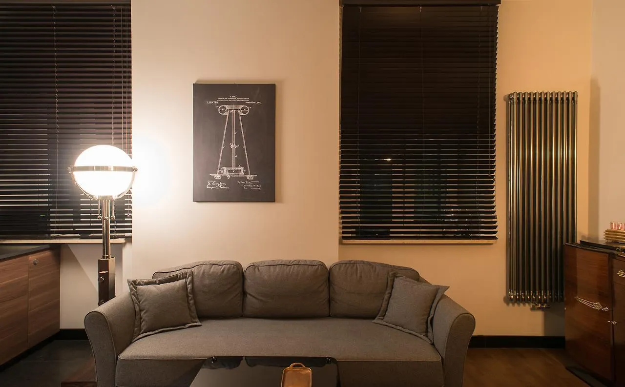 Nikola Tesla By Mythings Apartman Varsó